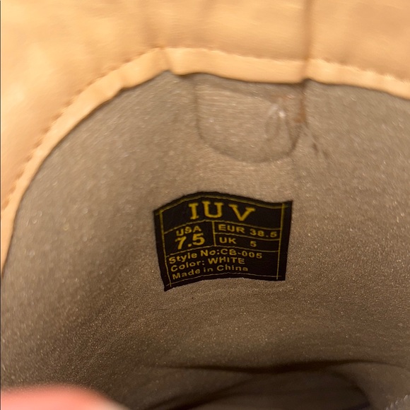 Cowgirl Boots- Elegant White Embroidered - Picture 4 of 5